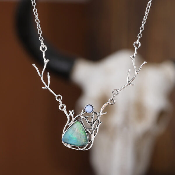Wholesale Stylish Antler Pendant Necklace Colorful Zircon Ancient Silver Alloy Fashion Animal Jewelry Gift For Boutique