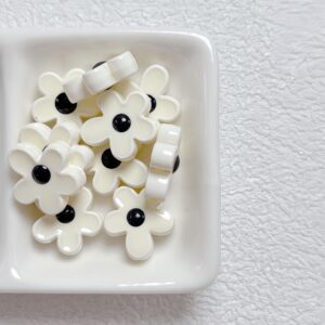 07-off-white / Size is about 17*18mm, hole diameter is about 2.4mm