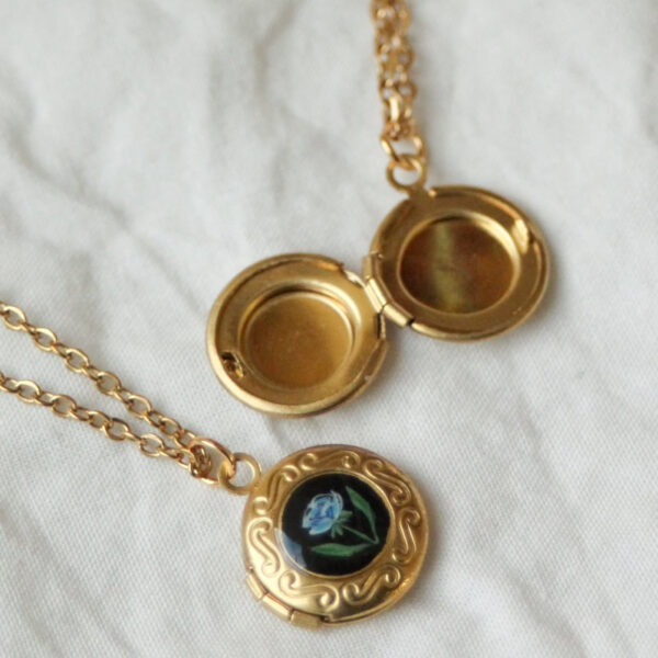 Wholesale Chic Heart Shaped Locket Necklace With Enamel Photo Album Pendant Stainless Steel ElectroplatedTone Love Rabbit Motif Fashion Jewelry Accessory