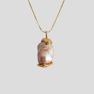 Gold-plated irregular pearl necklace with halo detail