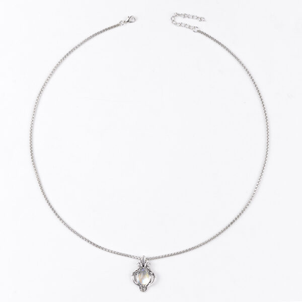Wholesale Antique Silver Hollow Drop Pendant Necklace Retro Moonstone Style Trendy Jewelry Accessory For Boutique Resale
