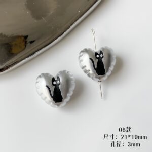 2006 heart-shaped cat charm (single) / Sold by piece
