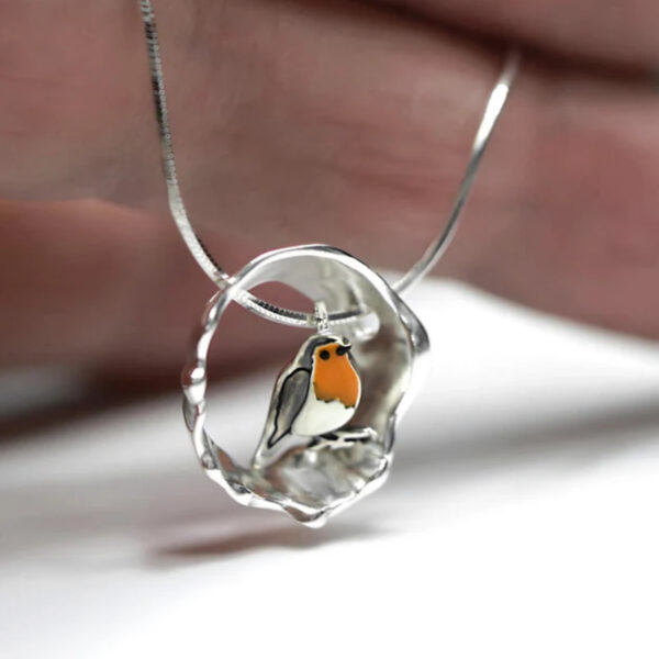 Wholesale Zinc Alloy Vintage Bird Hollow Pendant Necklace Fashion Jewelry Accessory Gift
