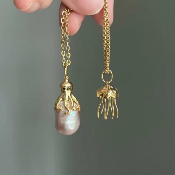 Wholesale Summer Beach Octopus Jellyfish Pendant Necklace Baroque Natural Pearl Copper Chain Stylish Fashion Jewelry Accessory For Gift