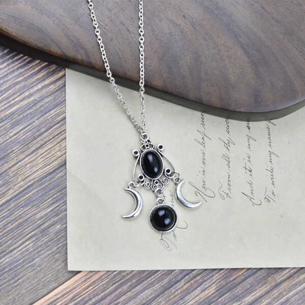 Wholesale Dark Punk Retro Moon Pendant Necklace Antique Silver Zinc Alloy Fashion Accessory For Gift And Boutique Resale