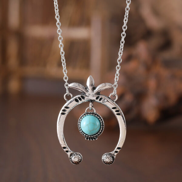 Wholesale Retro Semi Circle Alloy Turquoise Pendant Necklace Bohemian Fashion Jewelry Accessory For Boutique Resale