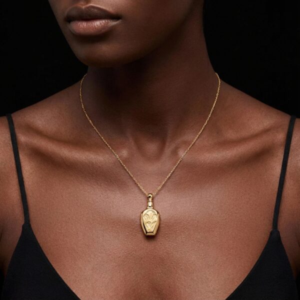 oly-4ee90dc347bdc93edcdb9235dd4f30f2 Wholesale Stylish Electroplating Copper Bottle Pendant Necklace With Rotating Lid Carved Pattern Fashion Accessory For Gift Or Boutique Resale
