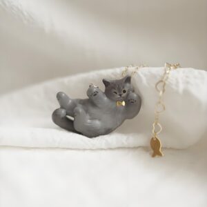 Lying gray cat gold bow tie necklace