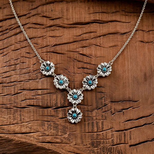 Wholesale Retro Turquoise Small Flower Pendant Collarbone Necklace Zinc Alloy Electroplated Chic Fashion Accessory