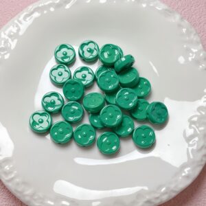 08-green / Size is about 19mm, hole diameter is about 2.5mm
