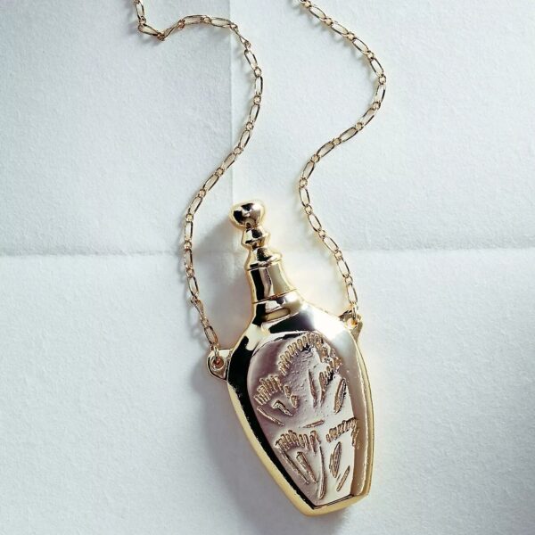 oly-561b1e106f76814b1f4987eb92e4072d Wholesale Stylish Electroplating Copper Bottle Pendant Necklace With Rotating Lid Carved Pattern Fashion Accessory For Gift Or Boutique Resale