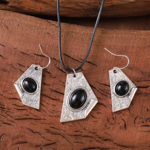 oly-561cb4fc92a6ee4ab4f3943845ced6be Wholesale Irregular Geometric Black Gemstone Jewelry Set Pendant Earrings Necklace Fashion Accessory Gift