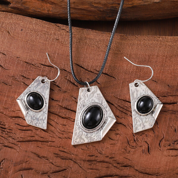 oly-561cb4fc92a6ee4ab4f3943845ced6be Wholesale Irregular Geometric Black Gemstone Jewelry Set Pendant Earrings Necklace Fashion Accessory Gift