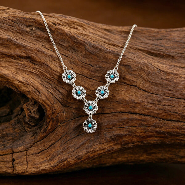 Wholesale Retro Turquoise Small Flower Pendant Collarbone Necklace Zinc Alloy Electroplated Chic Fashion Accessory