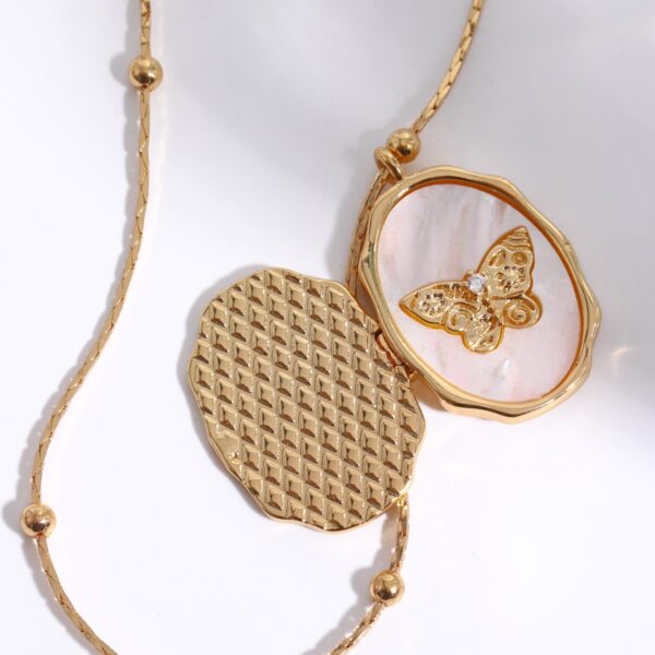 oly-5a1cd85fe3b09f3dba38b78940dc4d7d Wholesale Plated Electroplating Copper Vintage Locket Necklace Star Pendant Fashion Jewelry Accessory For Women Gift Boutique Resale