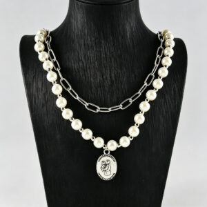 Virgin and child pearl metal buckle patchwork necklace