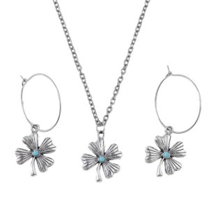 A set of necklace earrings