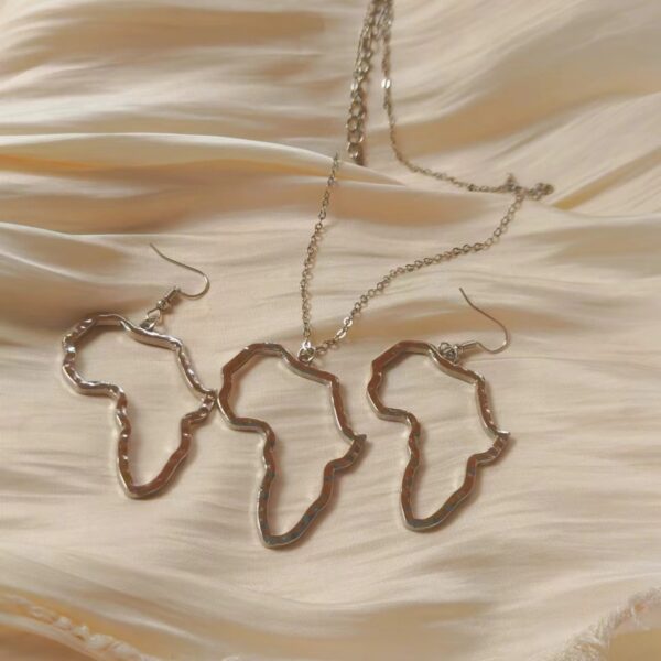 Wholesale Trendy Hollow Map Geometric Earrings And Necklace Set In Gold Tone Zinc Alloy Jewelry Accessory