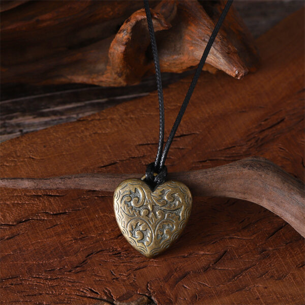 oly-5db143cb921d2203b133ba19a73588ac Wholesale Vintage Chinese Heart Pendant Necklace Antique Gold Zinc Alloy Vine Pattern Wax Rope Collarbone Chain Fashion Jewelry Accessory