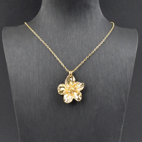 oly-5dee81ca68e6bc40f08c0fcbf69c867f Wholesale Trendy Simple Flower Pendant Necklace Zinc Alloy Collarbone Chain Fashion Accessory Boutique Resale Gift