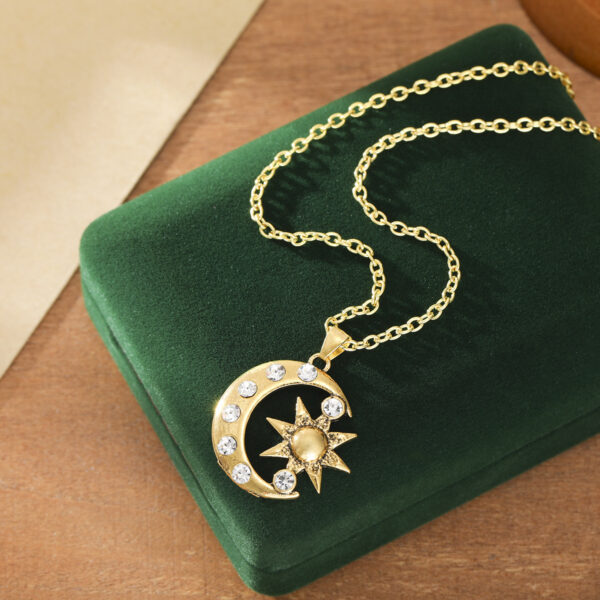 Wholesale Retro Sun Moon Star Pendant Necklace Bohemian Fashion Jewelry Accessory For Women Stylish Gift