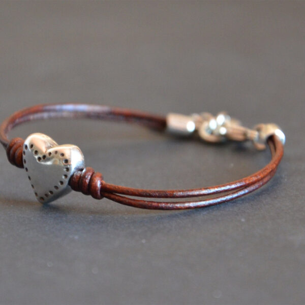 Wholesale Bohemian Retro Heart Leather Bracelet Silver Tone Metal Finish Minimalist Casual Everyday Wear