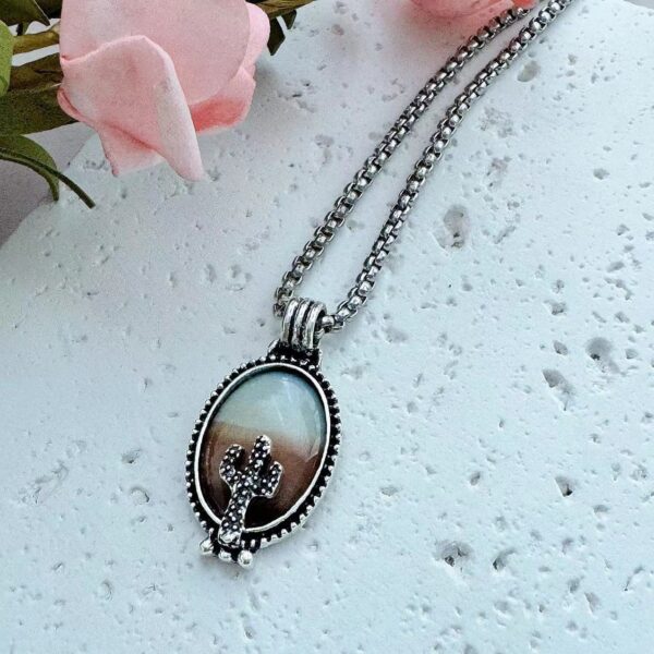 oly-61775ec229a2cfaa3d7f64950c02b61b Wholesale Western Style Minimalist Cactus Pendant Necklace Ancient Silver Zinc Alloy Jewelry Gift
