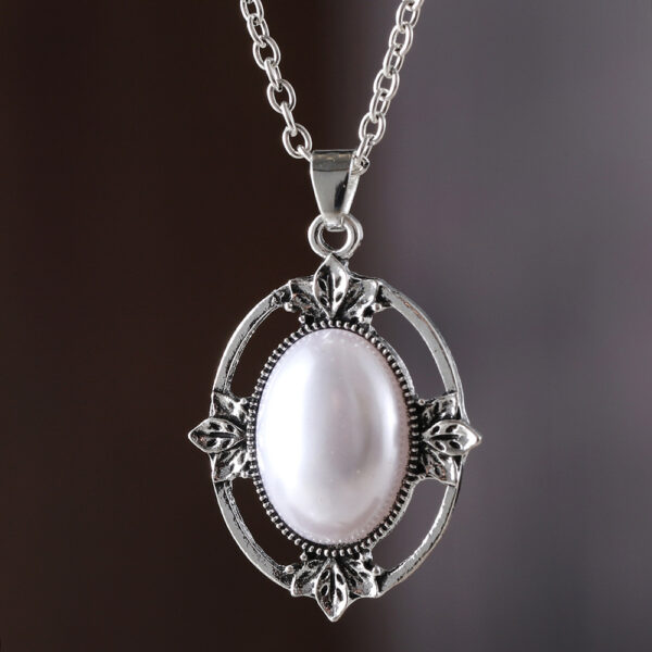oly-63340af415c1f0891a3428979c6a3a1f Wholesale Zinc Alloy Antique Silver Bohemian Pendant Necklace Oval Pearl Hollow Out Design Vintage Retro Style Fashion Jewelry Accessory For Boutique Resale