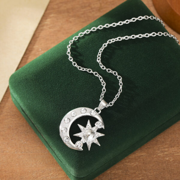 Wholesale Retro Sun Moon Star Pendant Necklace Bohemian Fashion Jewelry Accessory For Women Stylish Gift