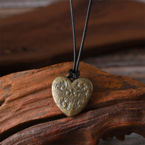 Wholesale Vintage Chinese Heart Pendant Necklace Antique Gold Zinc Alloy Vine Pattern Wax Rope Collarbone Chain Fashion Jewelry Accessory
