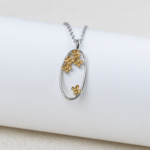 oly-6a4e02a6e37f060c10cd81713c41f28e Wholesale Elegant Oval Hollow Flower Pendant Necklace Fashion Jewelry Accessory For Boutique Gift Resale