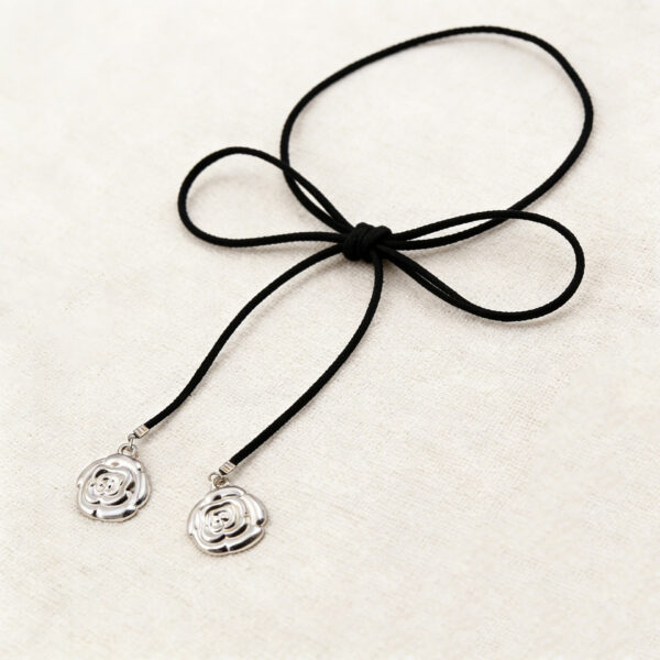 Wholesale Stylish Silver Pendant Necklace Zinc Alloy With Fabric Tie Women S Jewelry Accessory For Boutique Resale