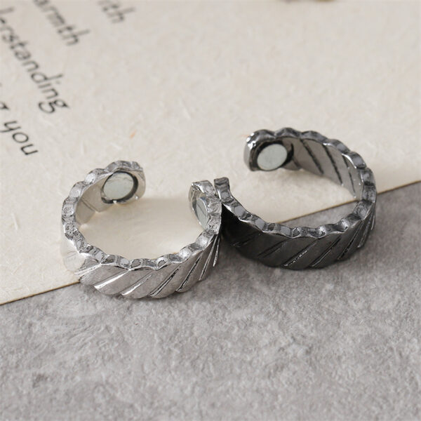 Wholesale Chic Retro Magnetic Ring Black Electroplated Zinc Alloy Adjustable Twill Design Fashion Accessory