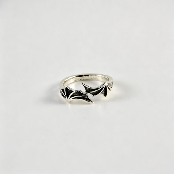 oly-6f706d9339466edc30d9f84327ad2dde Wholesale Antique Silver Bat Wing Ring Trendy Devil Wings Design Unisex Jewelry Accessory Everyday Wear Gift