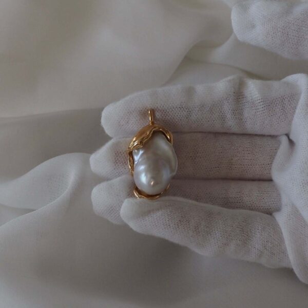 oly-71ef33ed3a1a6eb877cbf9106b29a2e0 Wholesale Retro Irregular Baroque Pearl Pendant Necklace Gold Plated Copper Chain Stylish Women S Jewelry Gift