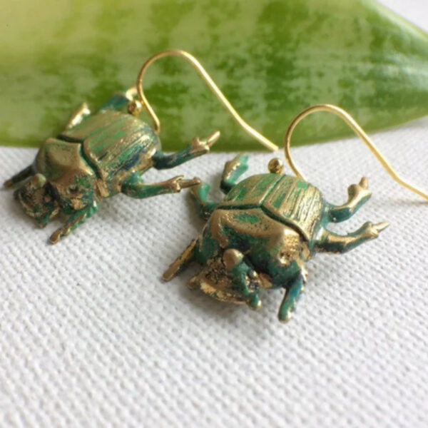 Wholesale Electroplated Zinc Alloy Bronze Beetle Pendant Earrings Vintage Quirky Fashion Accessory Gift