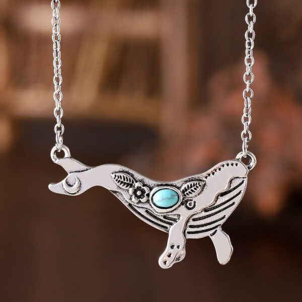 Wholesale Retro Whale Pendant Necklace With Turquoise Accent Antique Silver Finish Bohemian Jewelry Accessory For Gift
