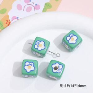 14-white flowers on a green background / 14mm (sold per unit)