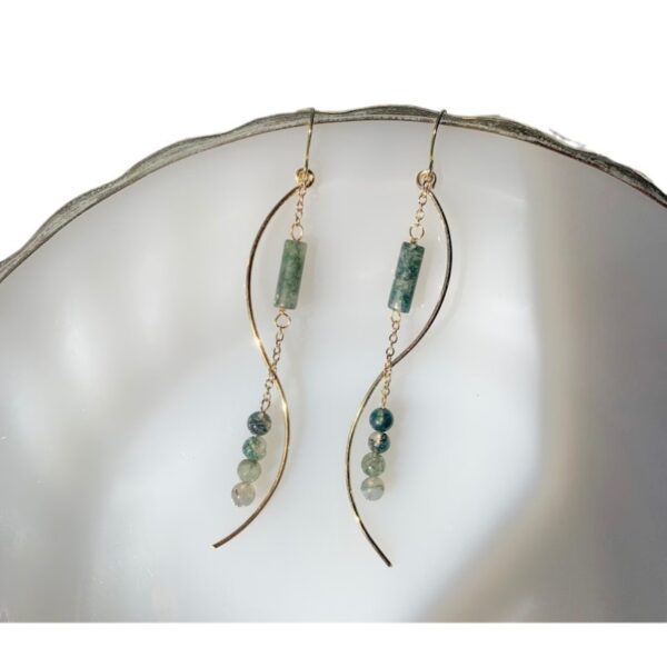 Wholesale Vintage Palace Green Gemstone Tassel Drop Earrings For Women Fashion Jewelry Accessory Boutique Resale Gift
