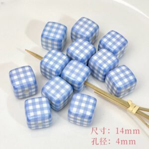 05-blue plaid square / The size is about 14mm, the hole diameter is about 4mm (sold by piece)