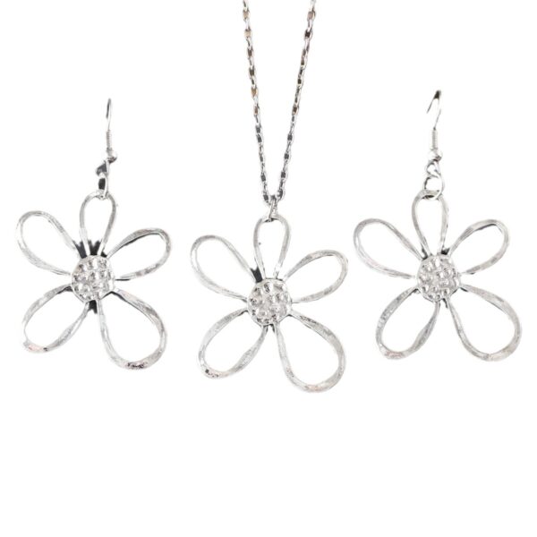 oly-77dd7c1df6796ab1b59c7437c41052f5 Wholesale Vintage Hollow Flower Earrings And Necklace Set Zinc Alloy Electroplated Jewelry Boutique Resale