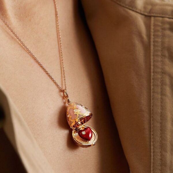 oly-785baec80cab56712ec5f369cb7526dd Wholesale Pink Eggshell Locket Necklace With Love Inside Electroplating Copper Retro Fashion Jewelry Accessory For Gift