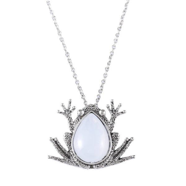 oly-7af0c91bd741761a468fdcc6d17ba4ce Wholesale Vintage Style Gemstone Frog Pendant Necklace Antique Silver Zinc Alloy Jewelry Boutique Resale Gift