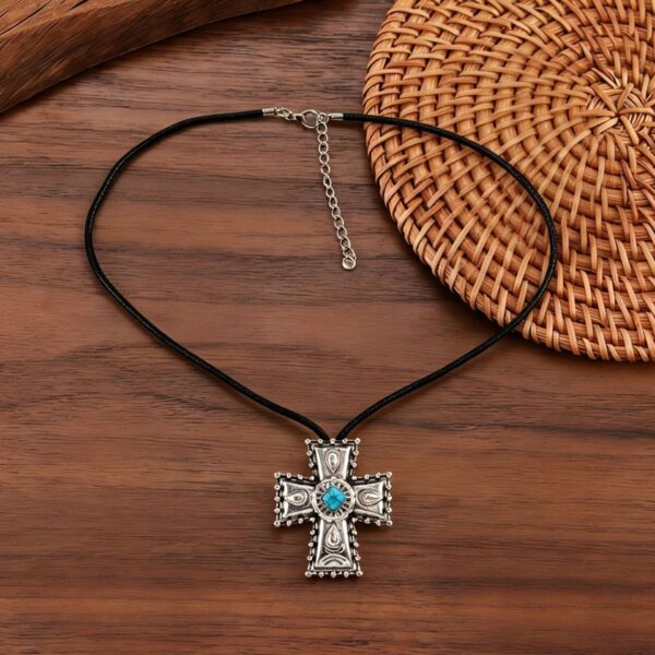 Wholesale Simple Retro Gothic Cross Pendant Necklace With Turquoise Heart Bohemian Style Fashion Gift Accessory