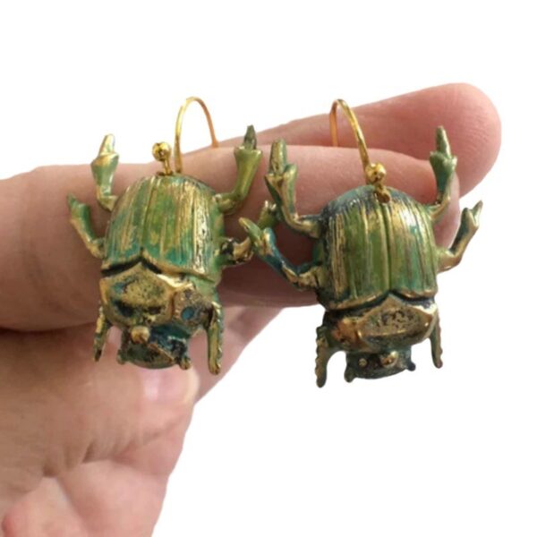 Wholesale Electroplated Zinc Alloy Bronze Beetle Pendant Earrings Vintage Quirky Fashion Accessory Gift
