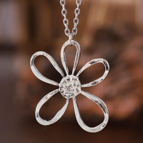 oly-8197f6d5b8c6490243de4bae054a47b3 Wholesale Vintage Hollow Flower Earrings And Necklace Set Zinc Alloy Electroplated Jewelry Boutique Resale