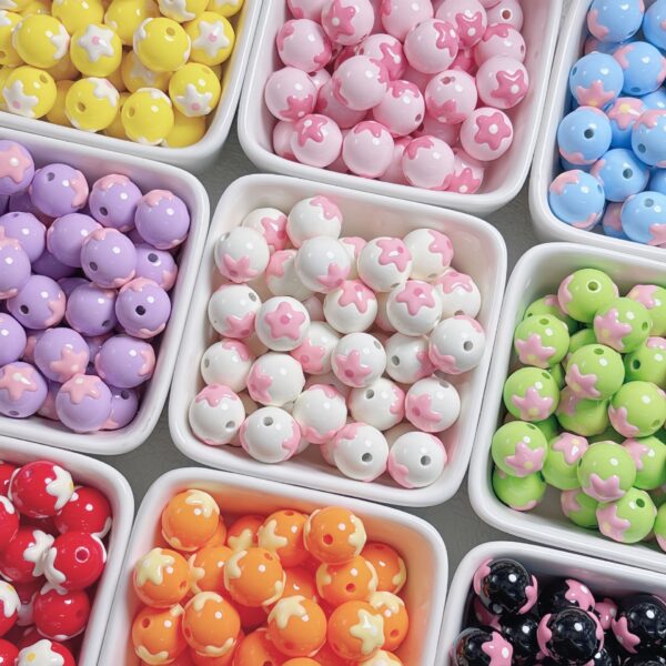 Wholesale Stylish Hand-Painted Flower Heart Acrylic Loose Beads for DIY Jewelry Keychain Phone Charm Craft Supply