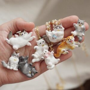 Wholesale Cute Lying Cat Pendant Necklace Copper Electroplated Cartoon Design Jewelry Accessory For Women