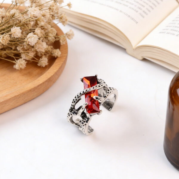 Wholesale Trendy Unisex Adjustable Stacking Ring With Ruby Tone Stone Vintage Thorn Design Zinc Alloy Fashion Accessory For Resale