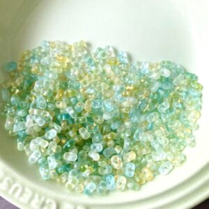 01-light green / Size about 4*6mm